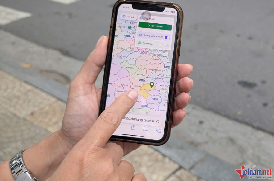 Người dân Đà Nẵng tra cứu thông tin phường, xã mới qua bản đồ số